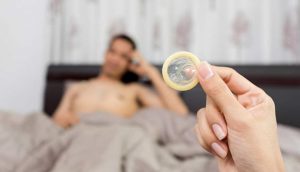 Kaliforniya'da seks sırasında partnerin rızası olmadan prezervatif çıkarmak yasakladı
