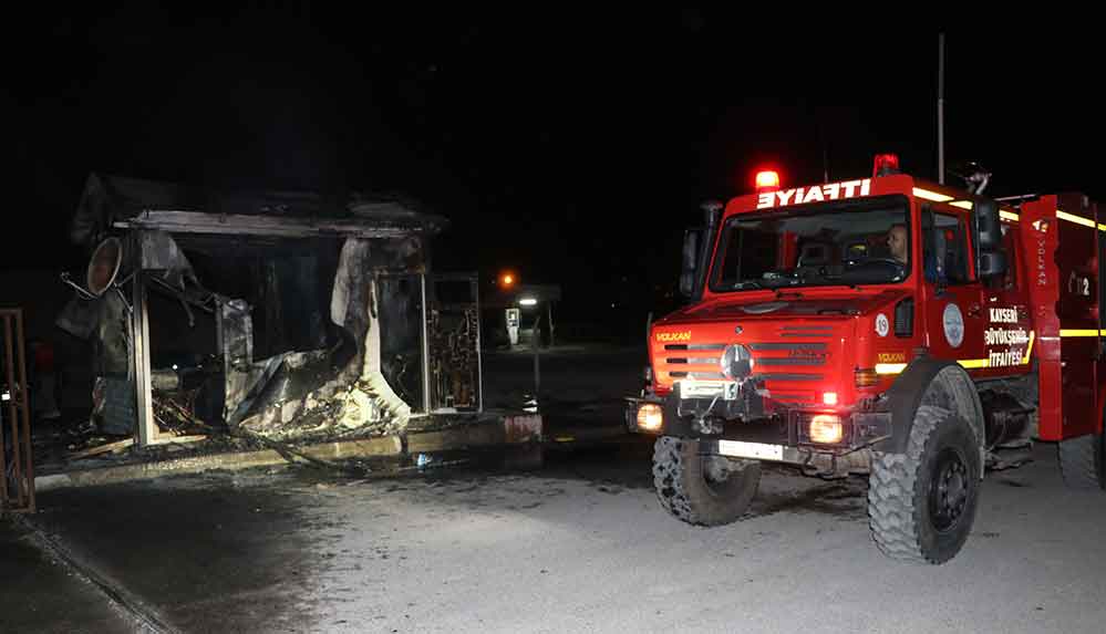 Kayseri'de işten çıkarılan kepçe operatörü, iş makinesi ve güvenlik kulübesini yaktı
