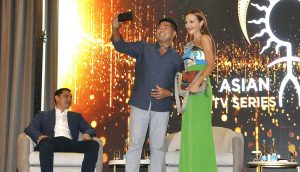 Kırgızistan'da, oyuncu Meryem Uzerli Uluslararası Asya Film Festivali'nin tanıtımına katıldı