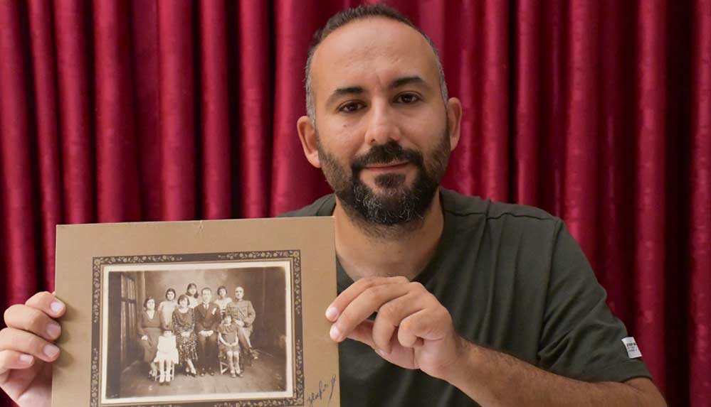 Koleksiyonundaki fotoğraflar, yaşadığı kentin 150 yıllık tarihine ışık tutuyor