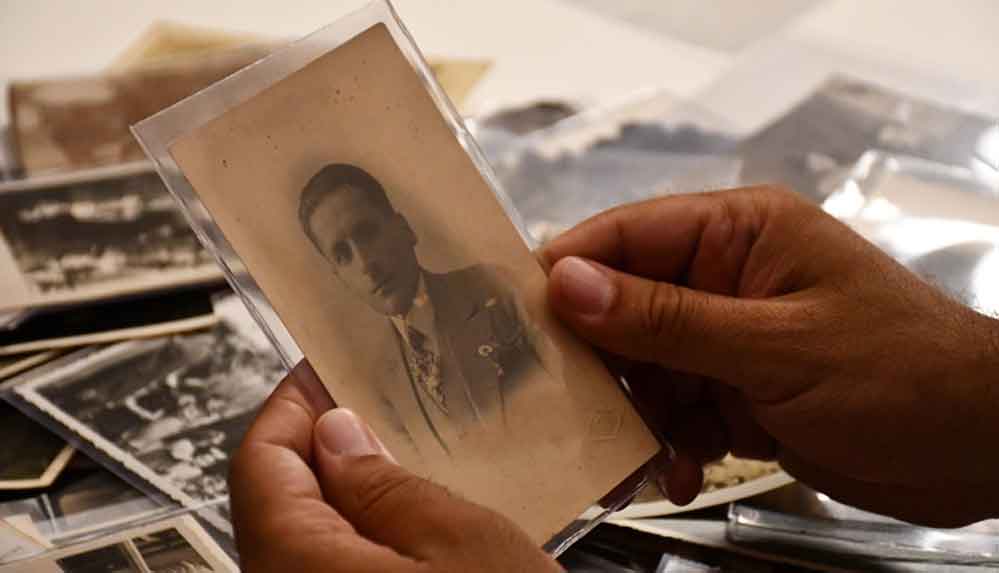 Koleksiyonundaki-fotoğraflar,-yaşadığı-kentin-150-yıllık-tarihine-ışık-tutuyor