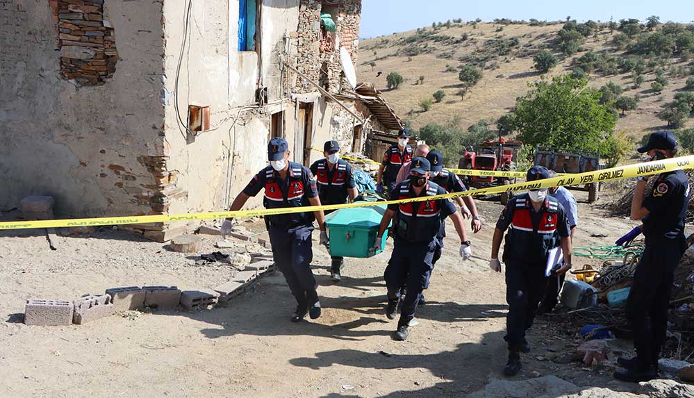 Manisa'da babasını öldüren kadın tutuklandı