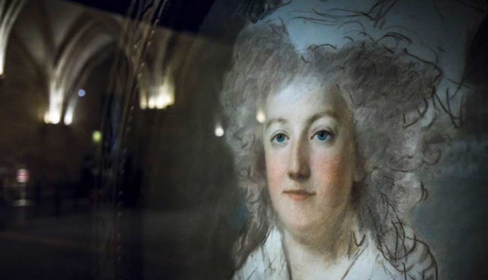 Marie-Antoinette’e-ait-2-bilezik-açık-artırmaya-çıkarılacak-1