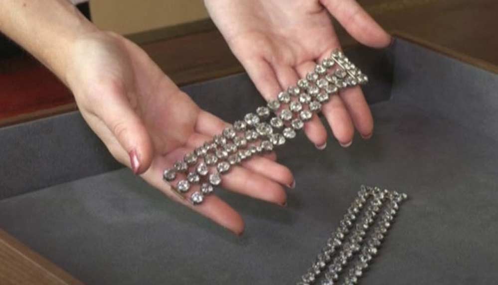 Marie-Antoinette’e ait 2 bilezik açık artırmaya çıkarılacak