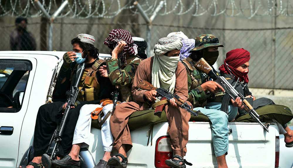 Taliban'ın Mezar-ı Şerif Havalimanı'nda Amerikan vatandaşlarını esir tuttuğu iddia ediliyor