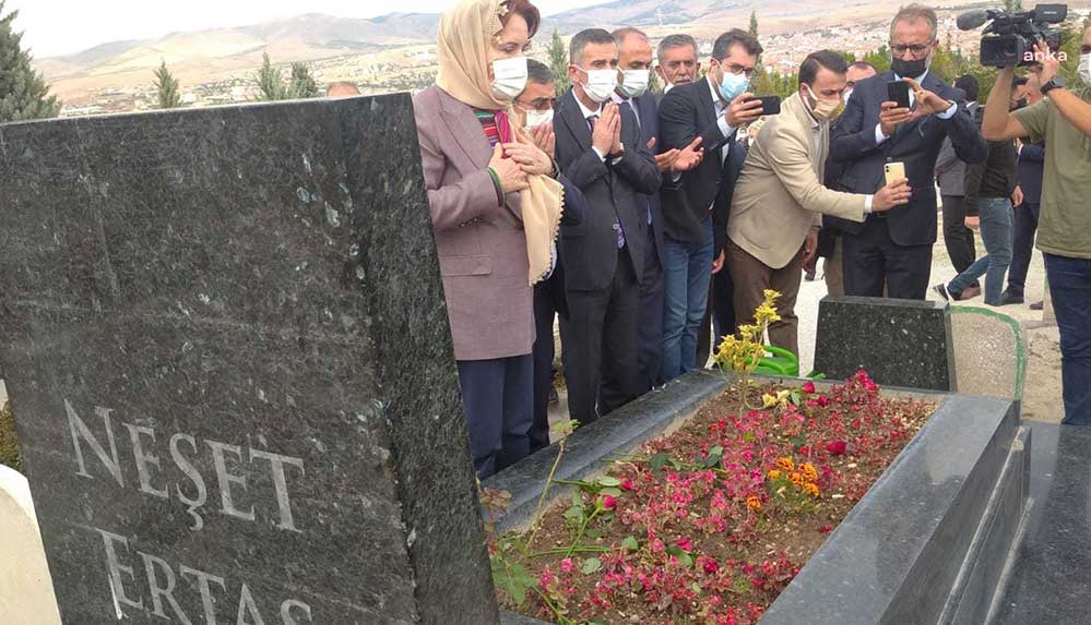 Akşener, Kırşehir'de Neşet Ertaş'ın mezarını da ziyaret etti̇
