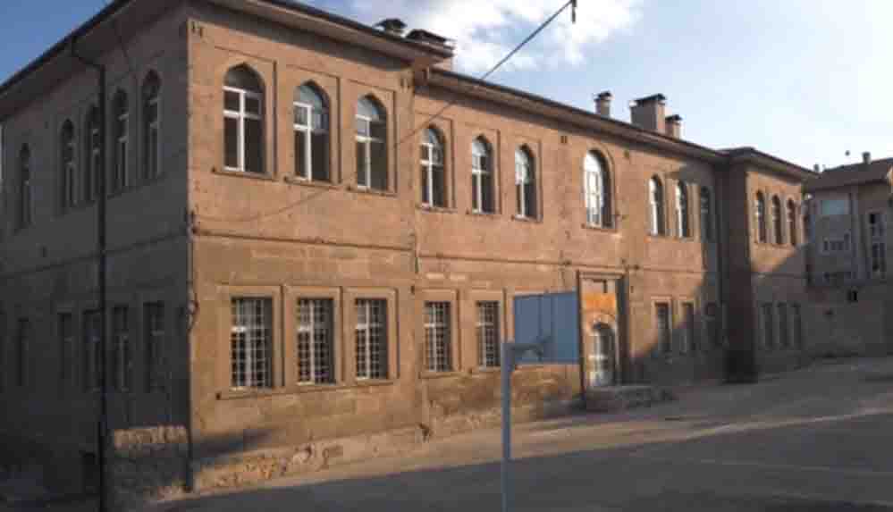 "Nevşehir'deki tarihi yapı VIP evler için boşaltıldı" iddiası