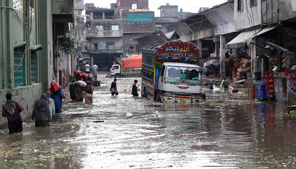 Pakistan'da aşırı yağışların yol açtığı afet ve kazalarda ölenlerin sayısı 18'e yükseldi