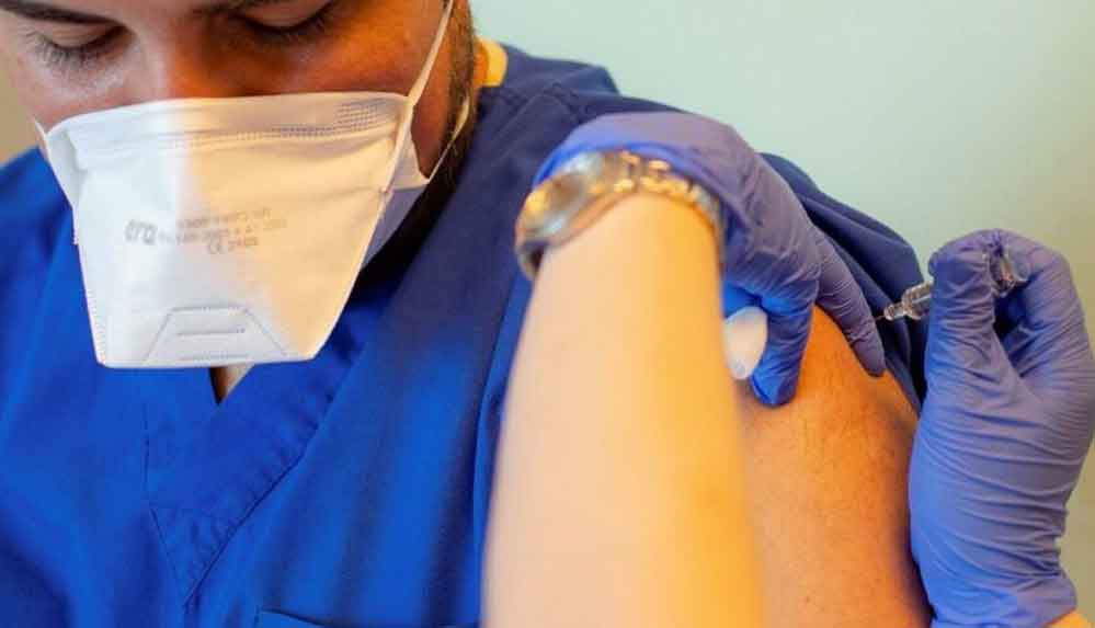 Pakistan'da-aşı-olmayana-benzin-satışı-yapmama-kararı