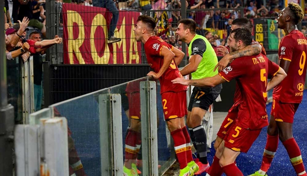 Roma,-teknik-direktörü-Jose-Mourinho'nun-1000.-maçında-son-dakika-golüyle-galip-geldi