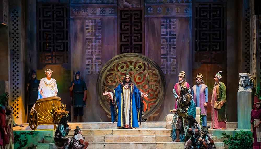 Salgın önlemlerini alan ADOB tarihi binasında yeniden 'perde' diyecek 4 Salgın-önlemlerini-alan-ADOB-tarihi-binasında-yeniden-'perde'-diyecek