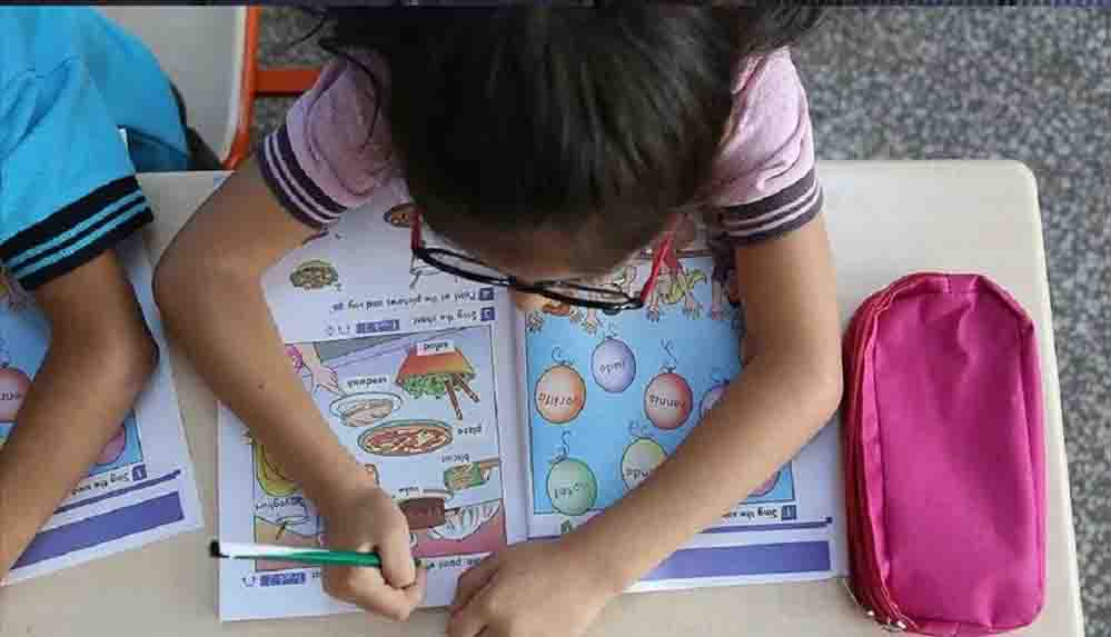 Salgının eğitime olumsuz etkisi ortaya çıkmaya başladı 'Alfabeyi en baştan öğretiyorum'