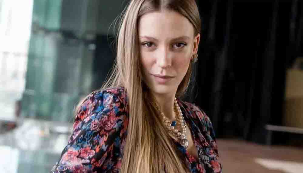 Serenay Sarıkaya yeni projesini duyurdu: 'Geliyor gelmekte olan'