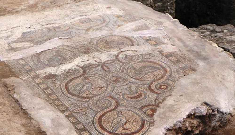 Sinop'taki-Balatlar-Yapı-Topluluğu'nda-2-bin-300-yıllık-mozaiklere-ulaşıldı