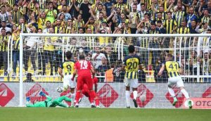 Fenerbahçe Süper Lig’deki ilk puan kaybını Sivasspor karşısında yaşadı