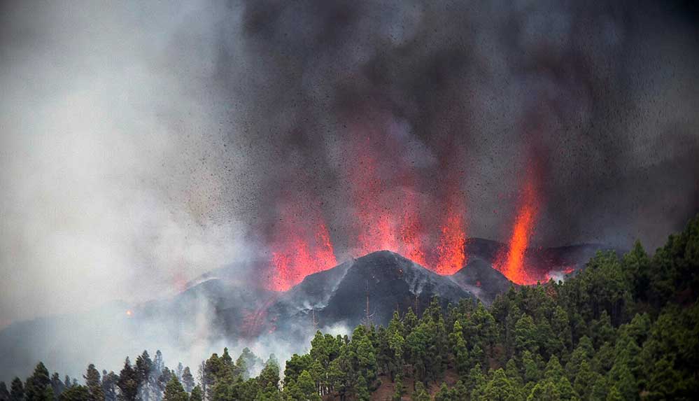 İspanya'nın Kanarya Adaları'ndaki La Palma yanardağı faaliyete geçti