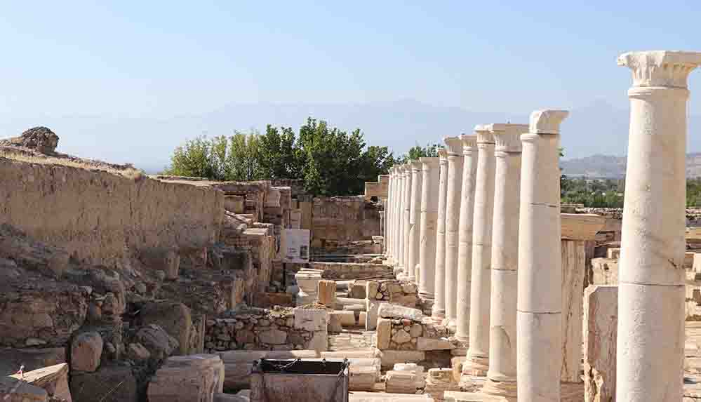 Tripolis Antik Kenti'nde 160 santimetre yüksekliğinde 2 bin yıllık kanalizasyon bulundu