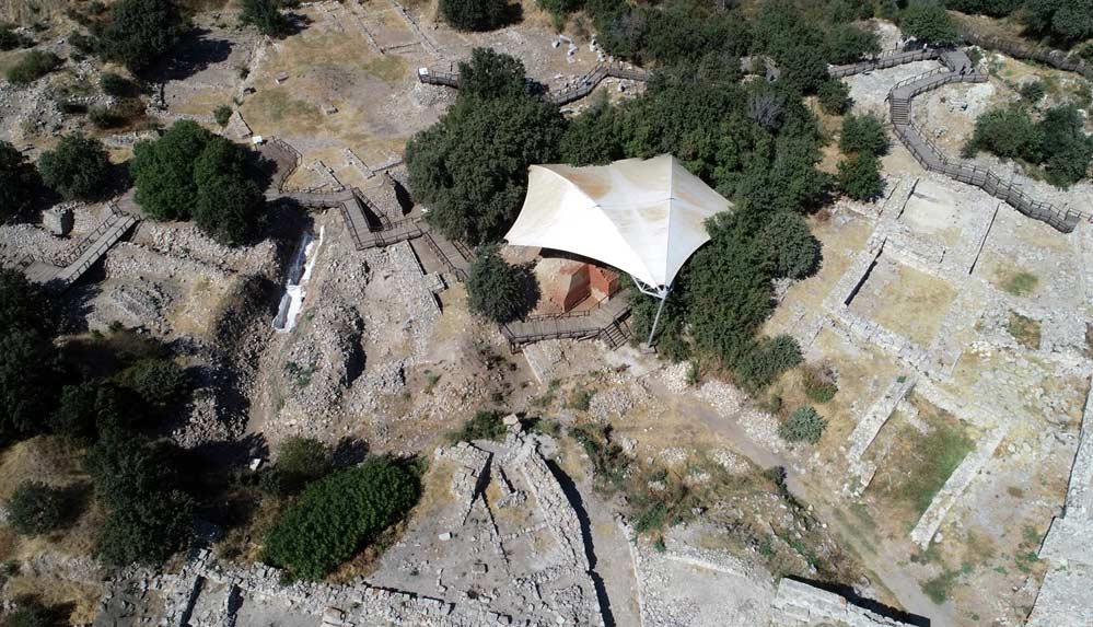 Troya Müzesi'nde açılan sergi, kazıların 150 yıllık geçmişini belgelerle anlatıyor