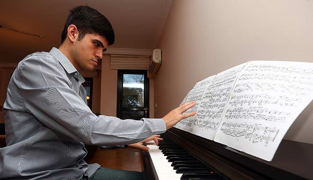 Türkiye'nin ilk otizmli doktora öğrencisi, müzik dehası Buğra oldu 5 Türkiye'nin-ilk-otizmli-doktora-öğrencisi,-müzik-dehası-Buğra-oldu