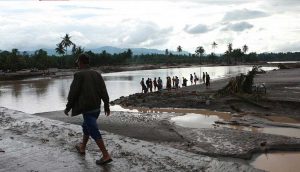 Filipinler'de etkili olan tayfunda ölü sayısı 17'ye çıktı