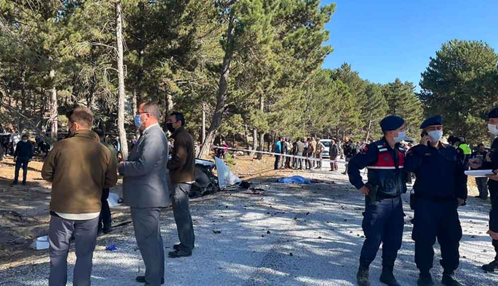 Afyonkarahisar'da 5 öğrencinin yaşamı yitirdiği kazayla ilgili İlçe Milli Eğitim Müdürü ile Alanyurt Ortaokulu Müdürü görevden alındı