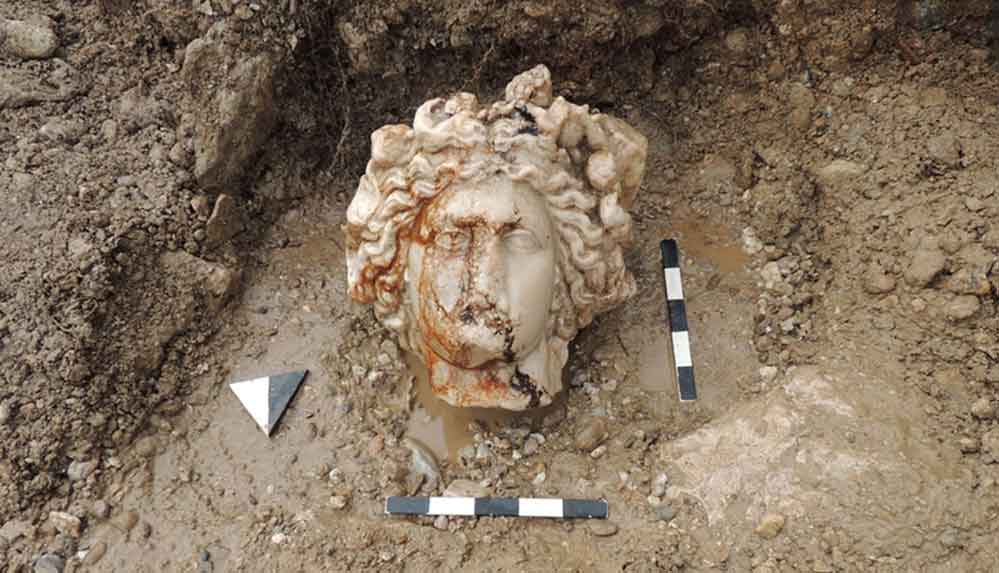 Aizanoi-Antik-Kenti-kazısında-'Afrodit'-ve-'Dionysos'-heykel-başları-bulundu