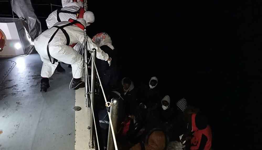 Aydın-açıklarında-63-düzensiz-göçmen-kurtarıldı