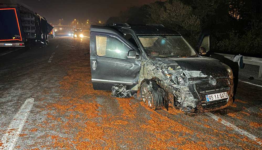 Yola dökülen salçalar nedeniyle kayan 18 araç çarpıştı, bir kişi öldü