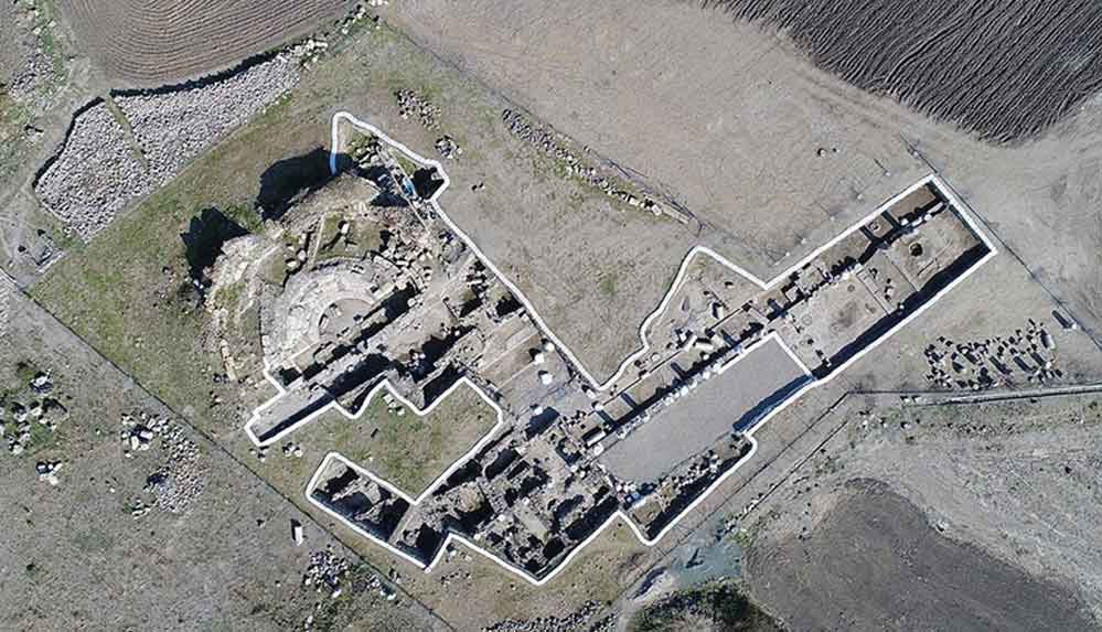 Epiphaneia-Antik-Kenti-kazılarında-tapınaktan-dönüştürülmüş-kilise-bulundu