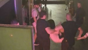 Gece kulübünde güvenlik görevlisinin parmağını ısırarak koparmıştı, tahliye edildi
