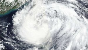Hong Kong'da Kompasu tropik siklonu nedeniyle 8'inci derece alarm ilan edildi