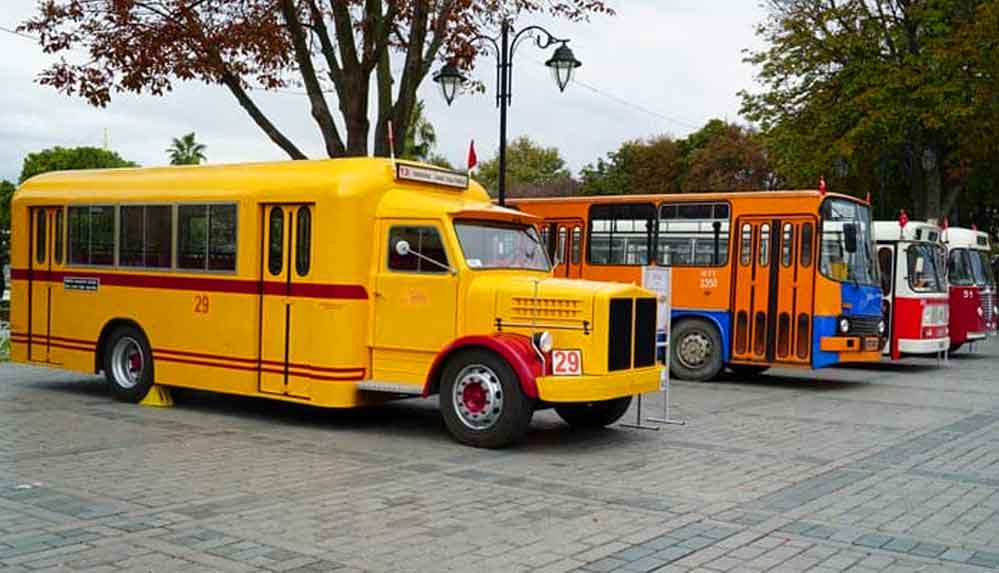 İETT nostaljik otobüsleri sergiliyor