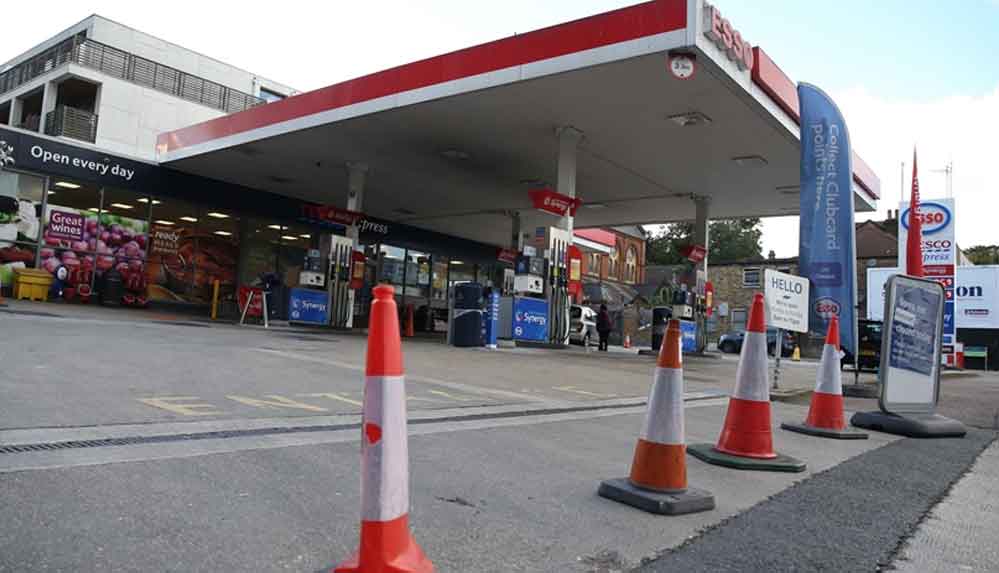 İngiltere'de-askerler-pazartesiden-itibaren-akaryakıt-dağıtmaya-başlayacak