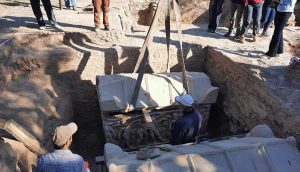 İznik'te Hisardere kazılarında iki lahit bulundu