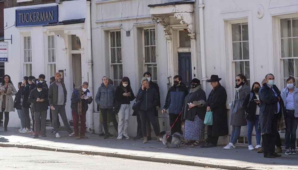 İngiltere'de-17-Temmuz'dan-bu-yana-ilk-kez-50-binin-üzerinde-Kovid-19-vakası-kaydedildi