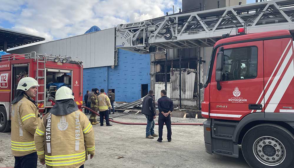 Kadıköy'de AVM'de yangın çıktı