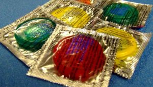 Kaliforniya seks sırasında partnerden gizli kondom çıkartmayı yasakladı