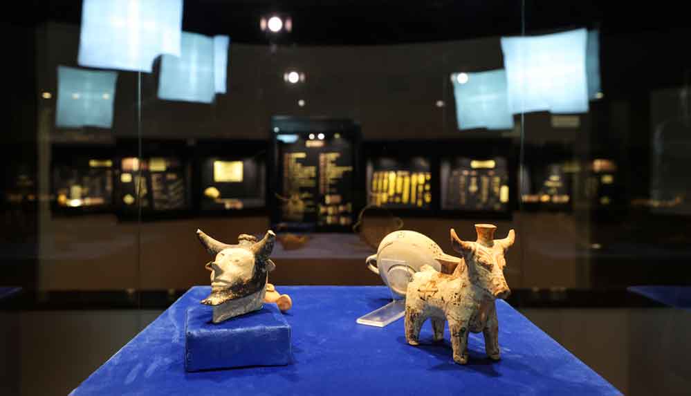 Klazomenai'deki 2 bin 600 yıllık sunu kapları müzede görücüye çıktı