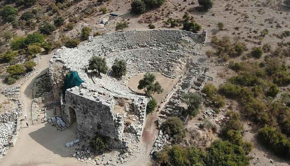Liman-kenti-Kaunos'taki-Bizans-kilisesi-ve-mezarlar-gün-yüzüne-çıkarılıyor