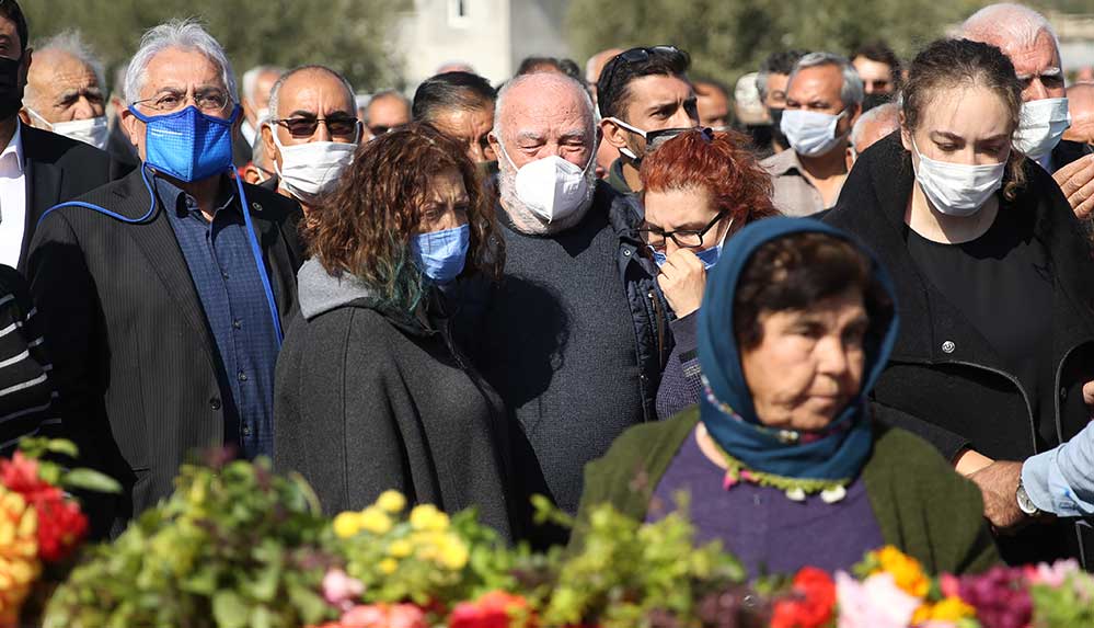 Sanatçı Musa Eroğlu'nun eşinin cenazesi Mersin'de defnedildi