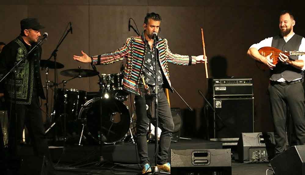 Macar-folk-grubu-Kerekes-Band,-Türkiye'deki-ilk-konserini-verdi