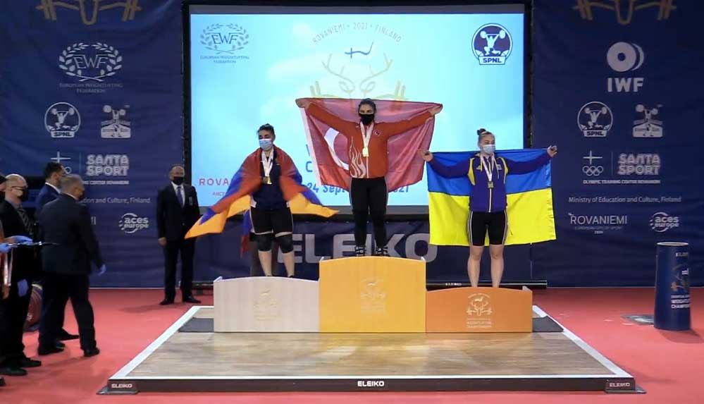 Milli-halterci-Sera-Yenigün