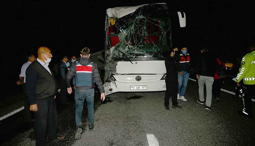 Nevşehir'de öğrencileri taşıyan otobüslerin karıştığı kazada 44 kişi yaralandı