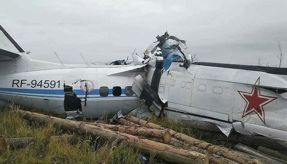 Paraşütçü taşıyan uçak düştü, 16 kişi hayatını kaybetti