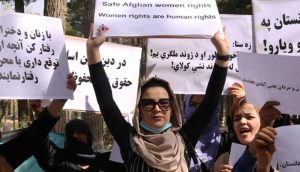 Afgan kadınlar kısıtlanan eğitim ve çalışma hakları için Kabil’de protesto düzenledi