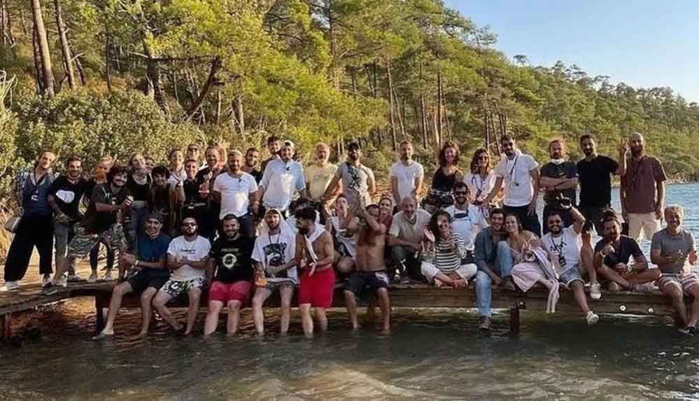 Serenay Sarıkaya ve Burak Deniz'in yer aldığı Şahmeran dizisinden ilk kare yayınlandı