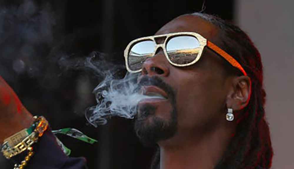 Snoop Dogg, kenevir üreten firmaya 15 milyon dolar yatırım yaptı 4 Snoop-Dogg,-kenevir-üreten-firmaya-15-milyon-dolar-yatırım-yaptı