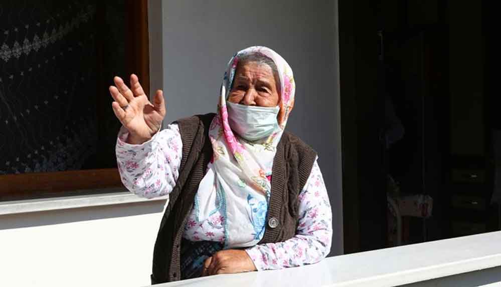 Trabzon'da-106-yaşında-Kovid-19'u-yenen-Nuriye-Özkan'dan-aşı-çağrısı