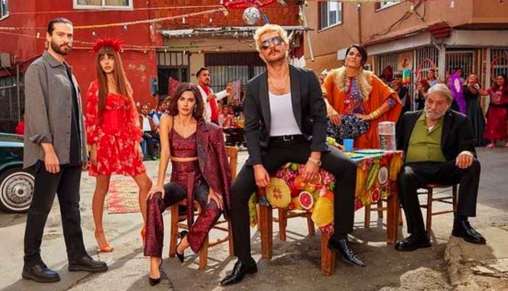 'Üç-Kuruş'-dizisinin-afişi-yayınlandı--Başrollerde-Uraz-Kaygılaroğlu-ve-Ekin-Koç-var