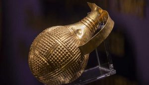 Yaklaşık 4 bin 250 yıllık altın gaga ağızlı testi Türkiye'ye iade edildi